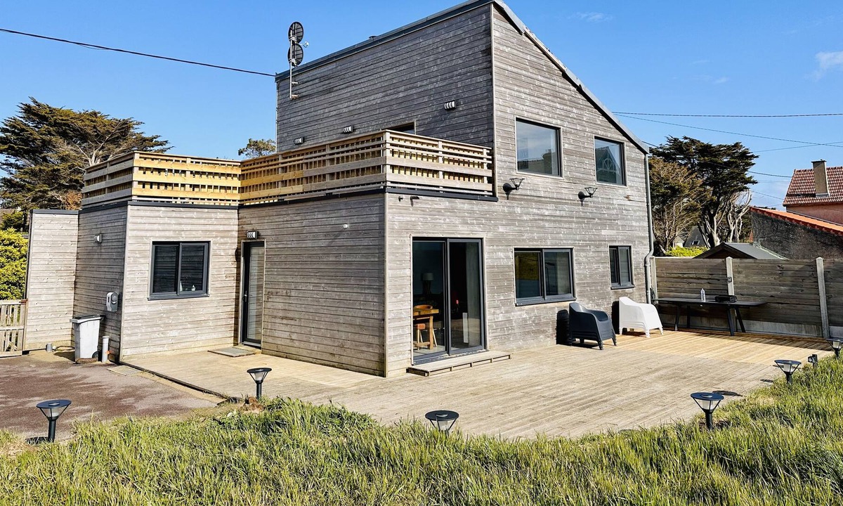 Lindbergh Plage House | Beach front property, Sea views!