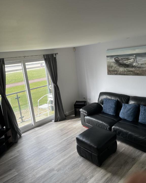Llanelli Apartment | Beach Front Ground Floor Apartment