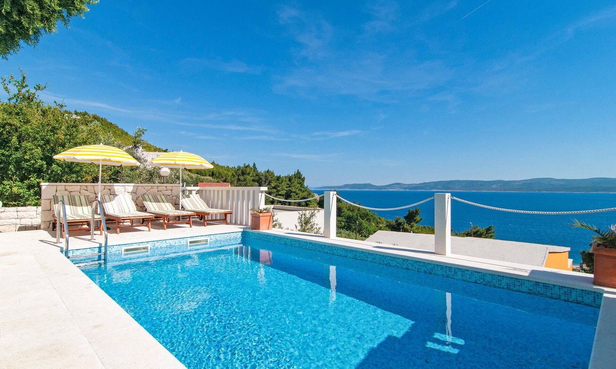 Lokva Rogoznica House | Beach front home in Lokva Rogoznica