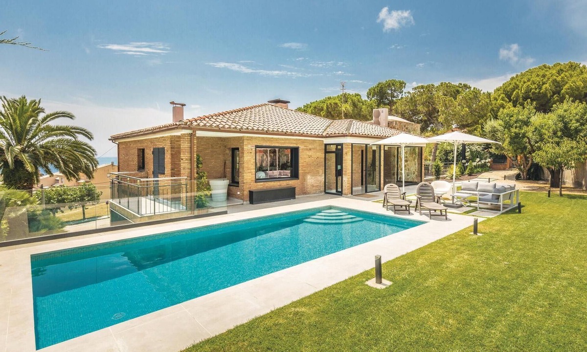 Alella House | Beach front home in Alella