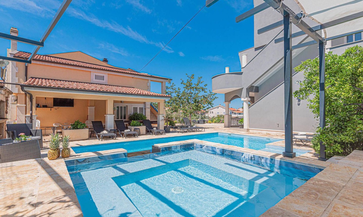 Brodarica House | Beach front home in Brodarica with WiFi