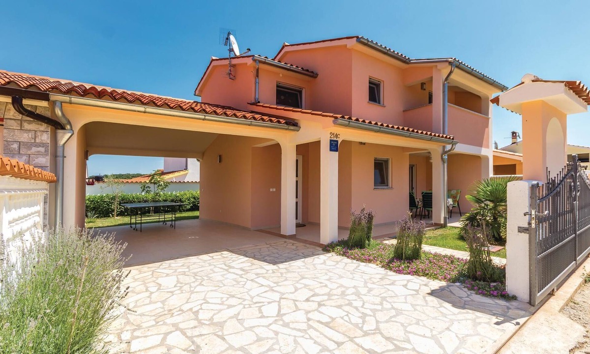 Barbariga House | Beach front home in Betiga with WiFi