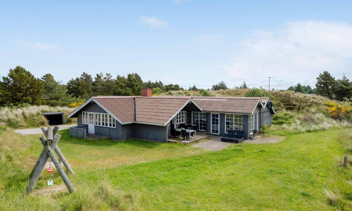 Blavand Strand House | Beach front home in Blåvand with sauna
