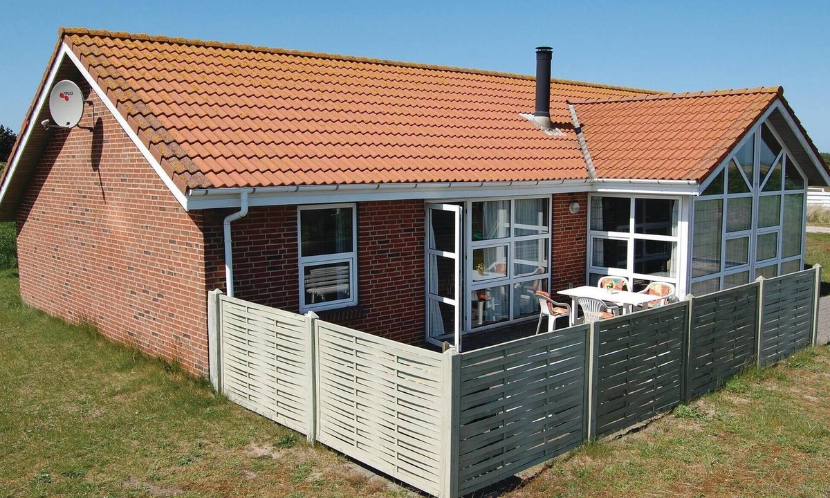 Haurvig House | Beach front home in Hvide Sande with sauna