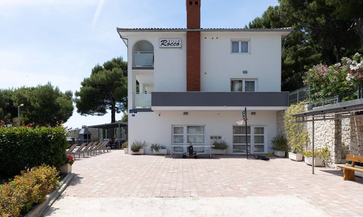 Duce House | Beach front home in Duce