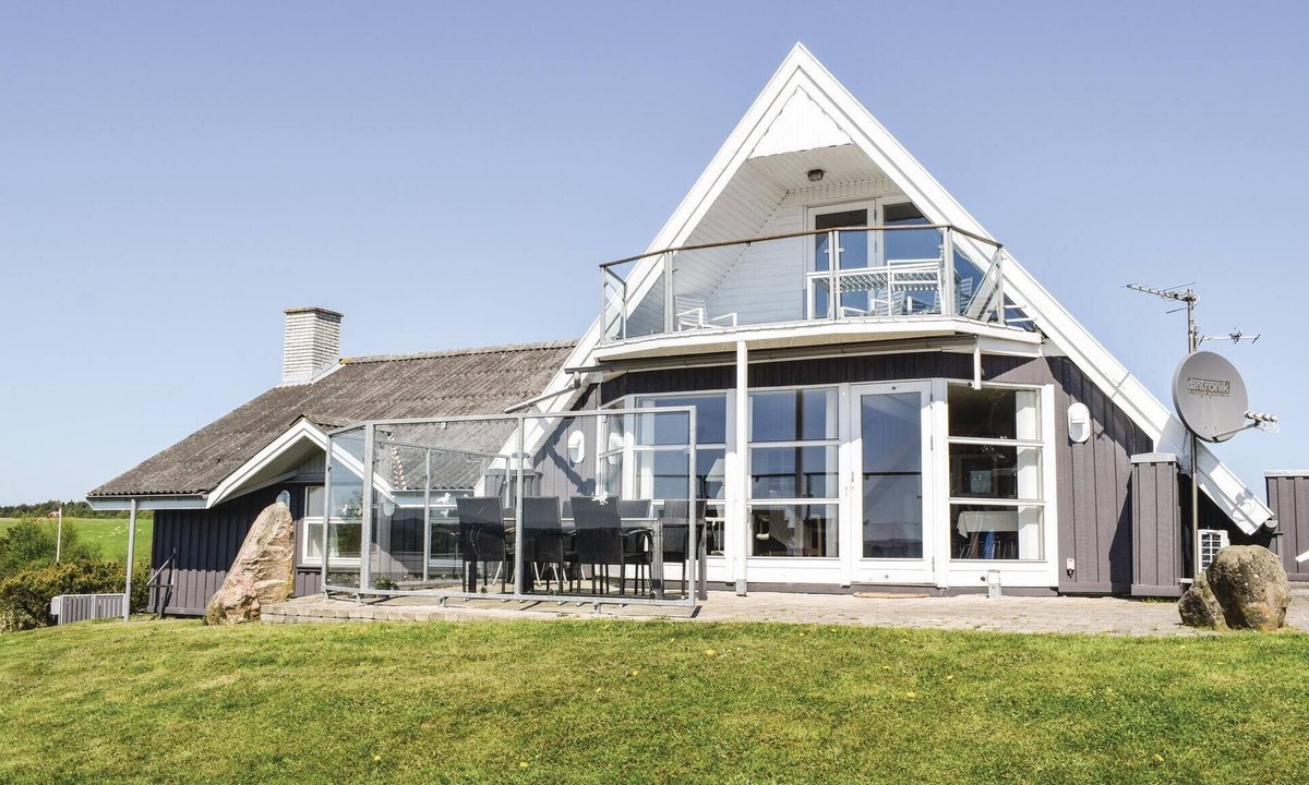 Egsmark Strand House | Beach front home in Ebeltoft with sauna