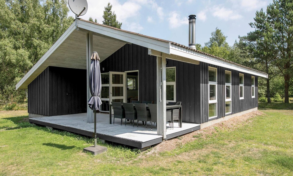 Helberskov Strand House | Beach front home in Hadsund with WiFi