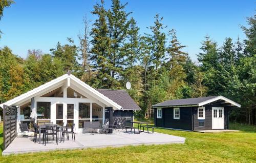 Hou House | Beach Front Home In Hals With Wifi
