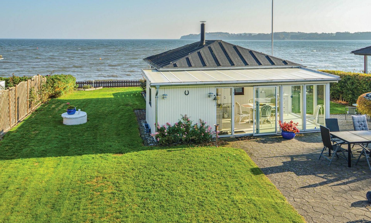 Hejlsminde House | Beach front home in Hejls with WiFi