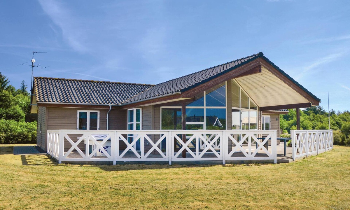 Falen House | Beach front home in Hemmet with sauna