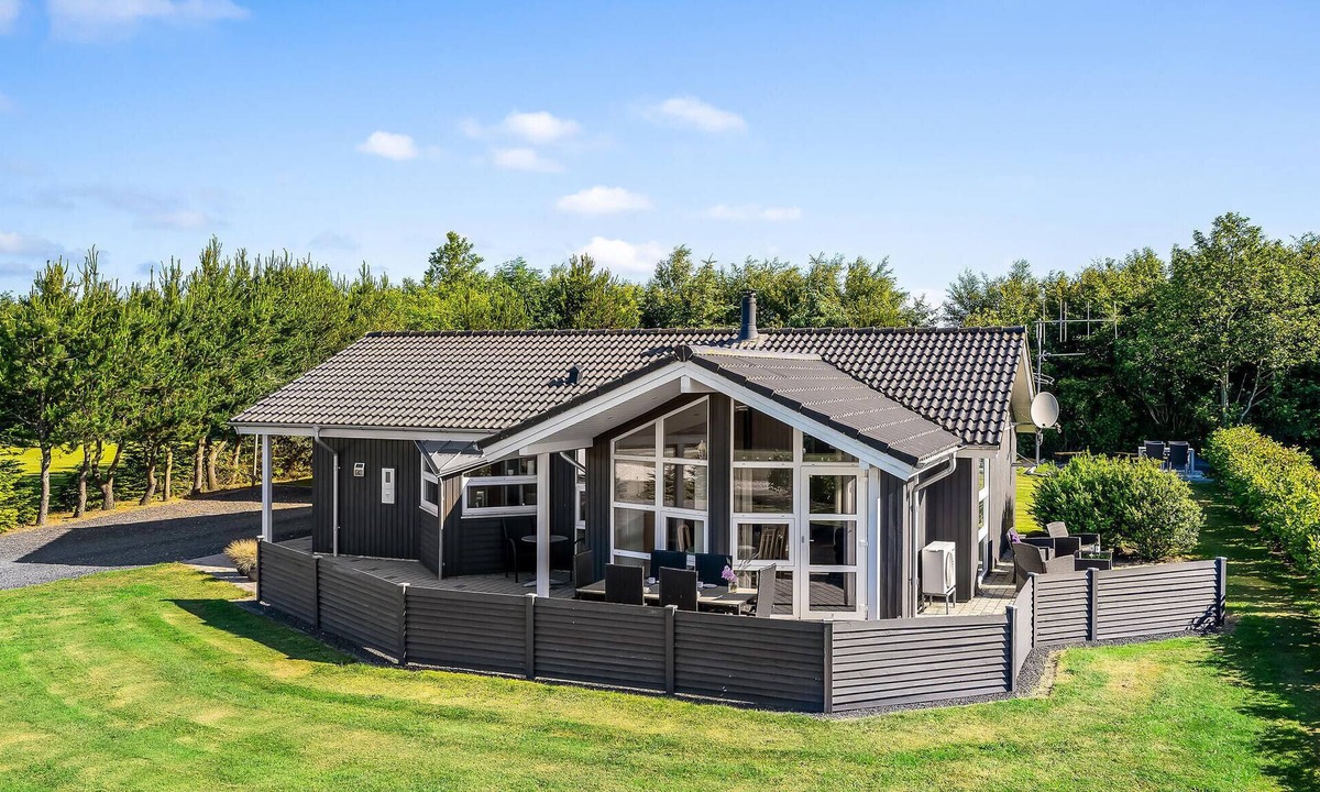 Bork Havn House | Beach front home in Hemmet with sauna