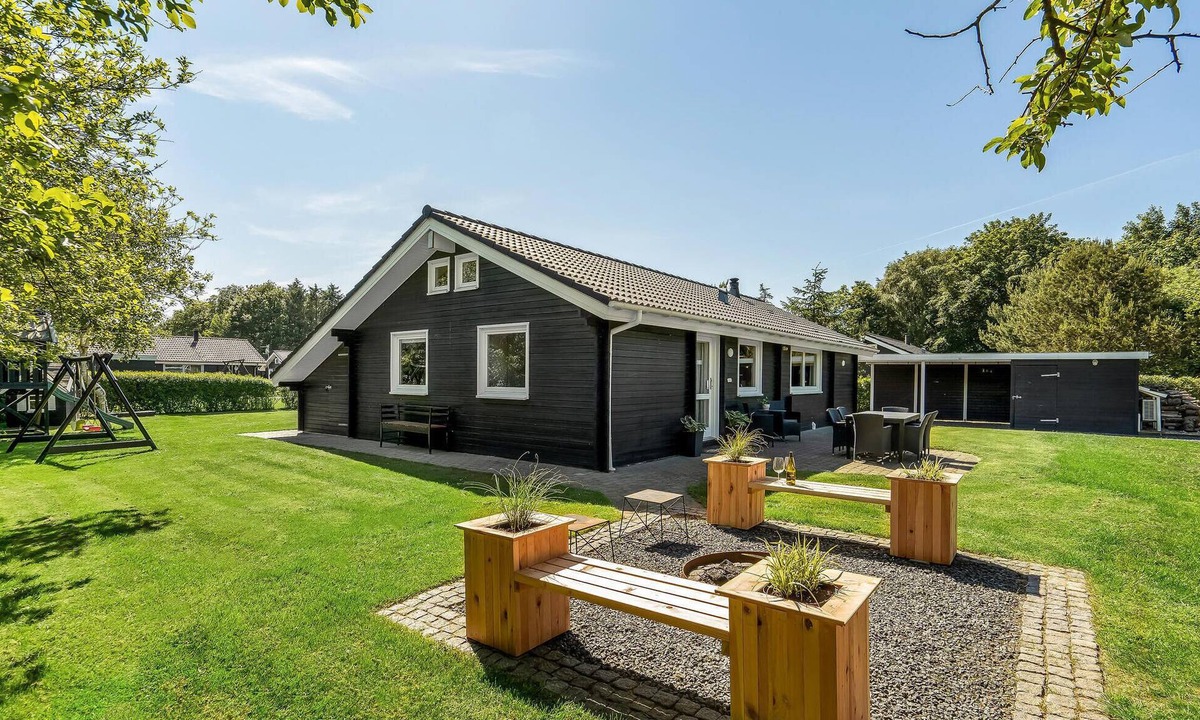 Bork Havn House | Beach front home in Hemmet with sauna