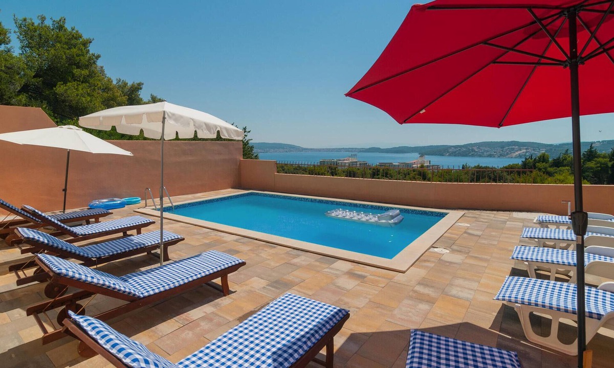 Seget Vranjica House | Beach front home in Seget Donji