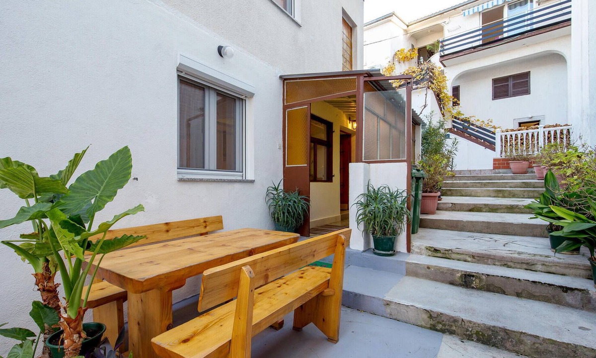 Sveti Juraj House | Beach front home in Sveti Juraj with WiFi