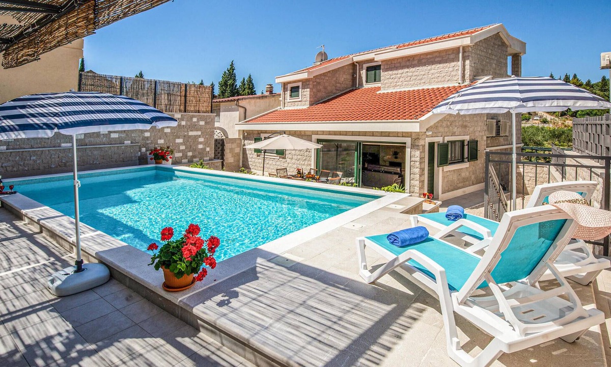 Kremena House | Beach front home in Klek