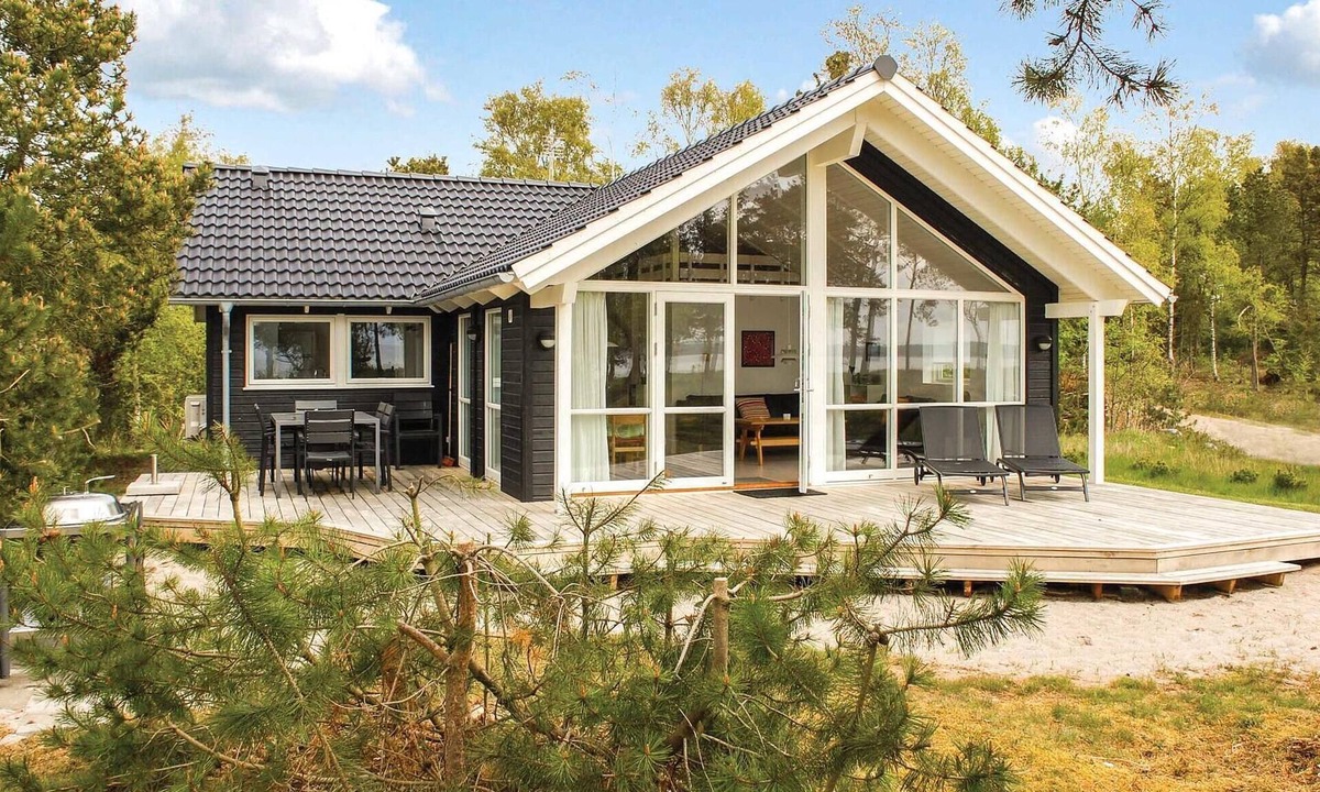 Knebel House | Beach front home in Knebel with WiFi