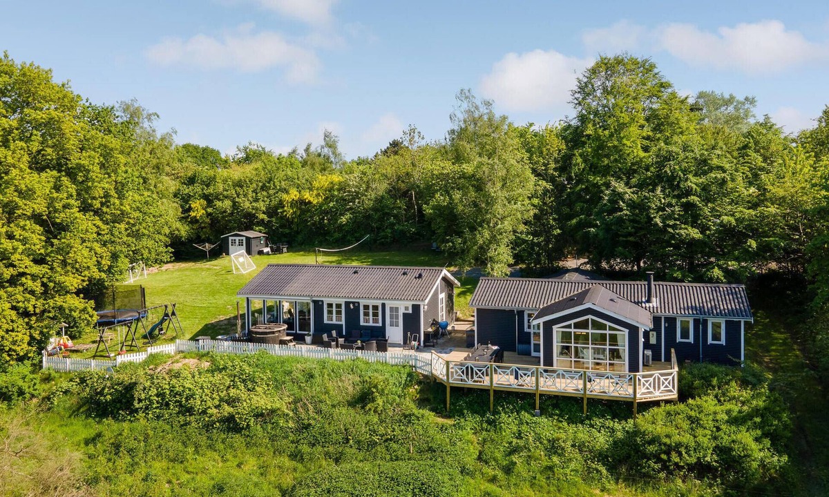 Beder Malling House | Beach front home in Malling with sauna