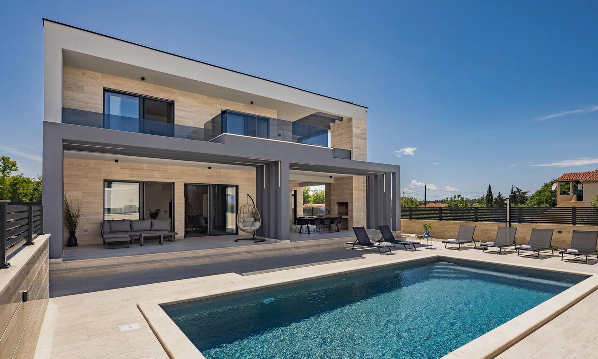 Nin House | Beach front home in Nin