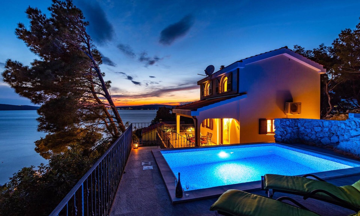 Novigrad House | Beach front home in Novigrad
