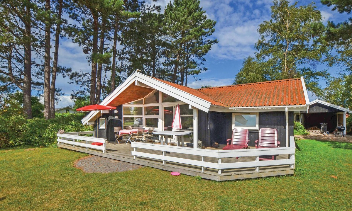 Jørgensø House | Beach front home in Otterup with sauna