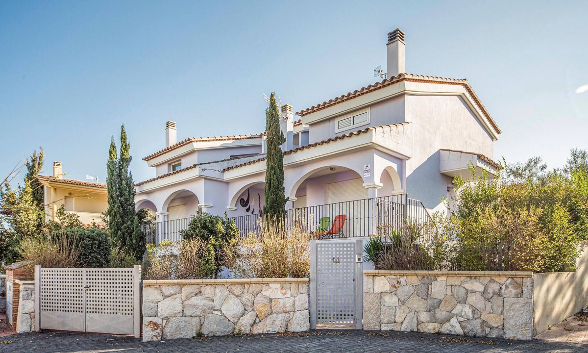 Peniscola House | Beach front home in Peñiscola with swimming pool