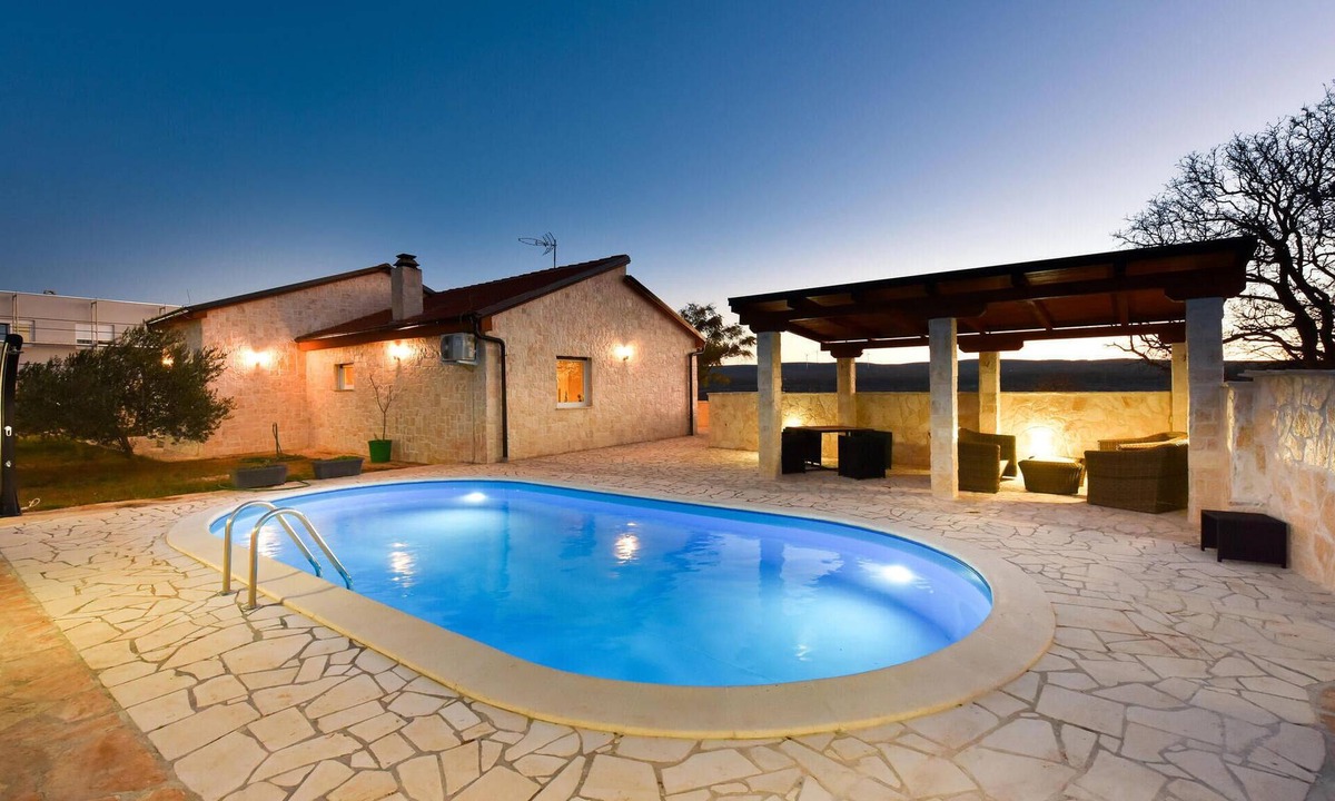 Pridraga House | Beach front home in Pridraga