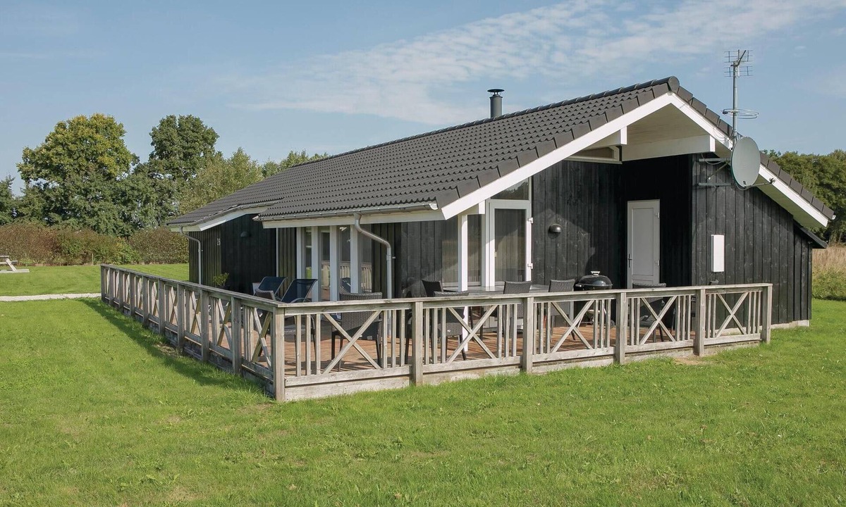 Egense House | Beach front home in Storvorde with sauna
