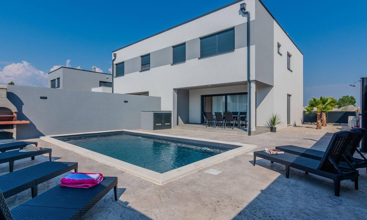 Vrsi House | Beach front home in Vrsi