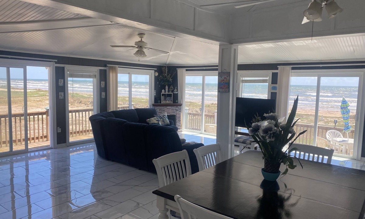 Cedar Lane Cottage | BEACH FRONT ISLAND COTTAGE 3 BEDROOM,1 BA PETS MUST BE DECLARED WHEN BOOKED.