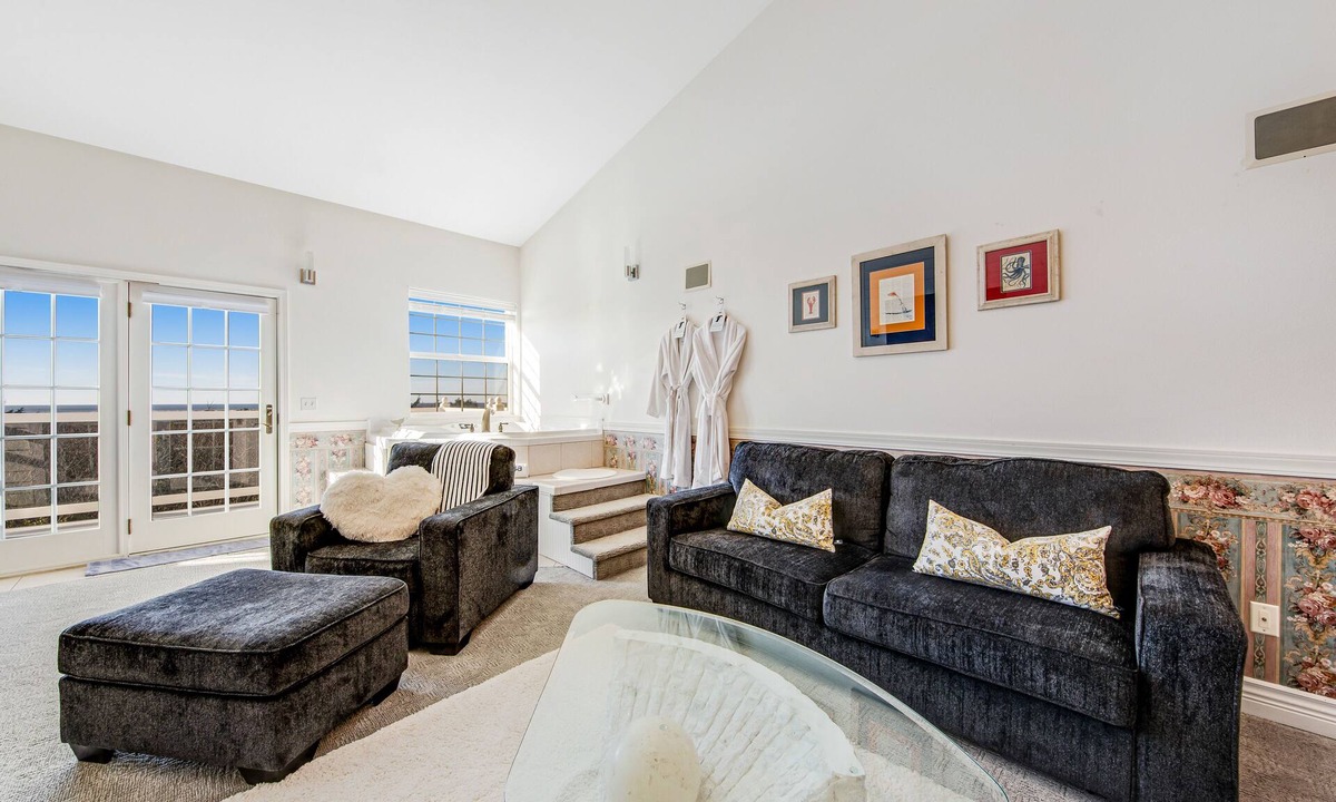 Ocean Shores Condo | Beach front & ocean view condo with balcony, fireplace