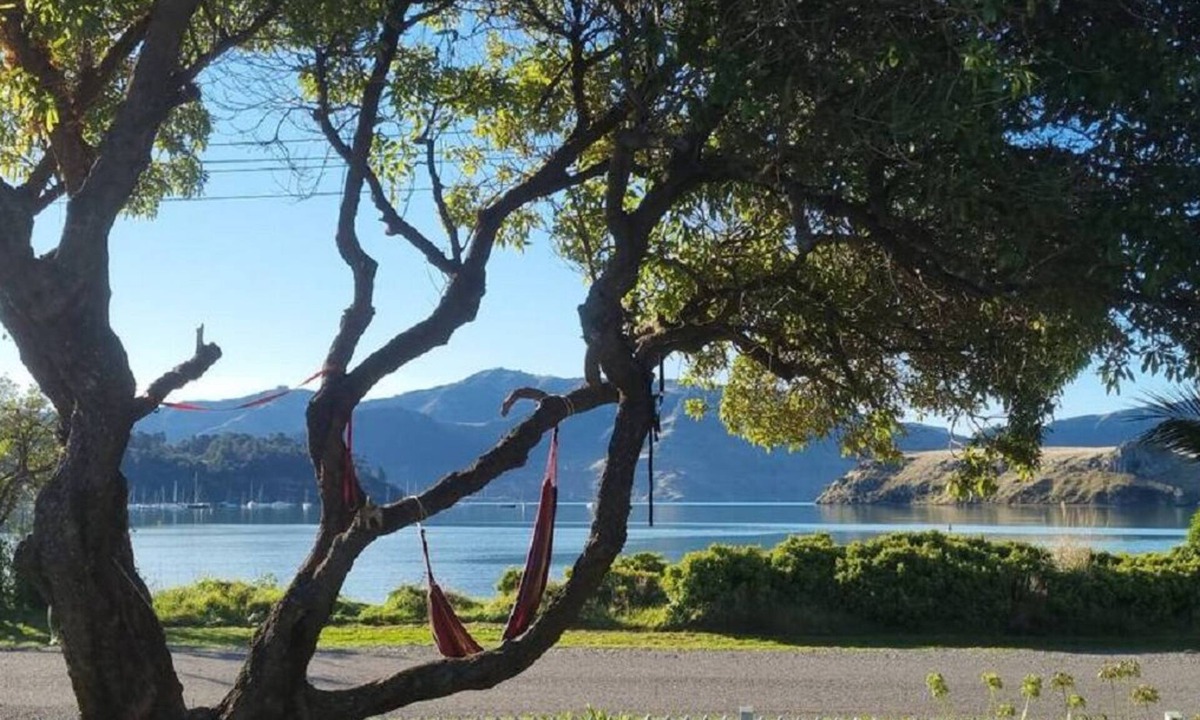 Christchurch District House | Beach Front Paradise