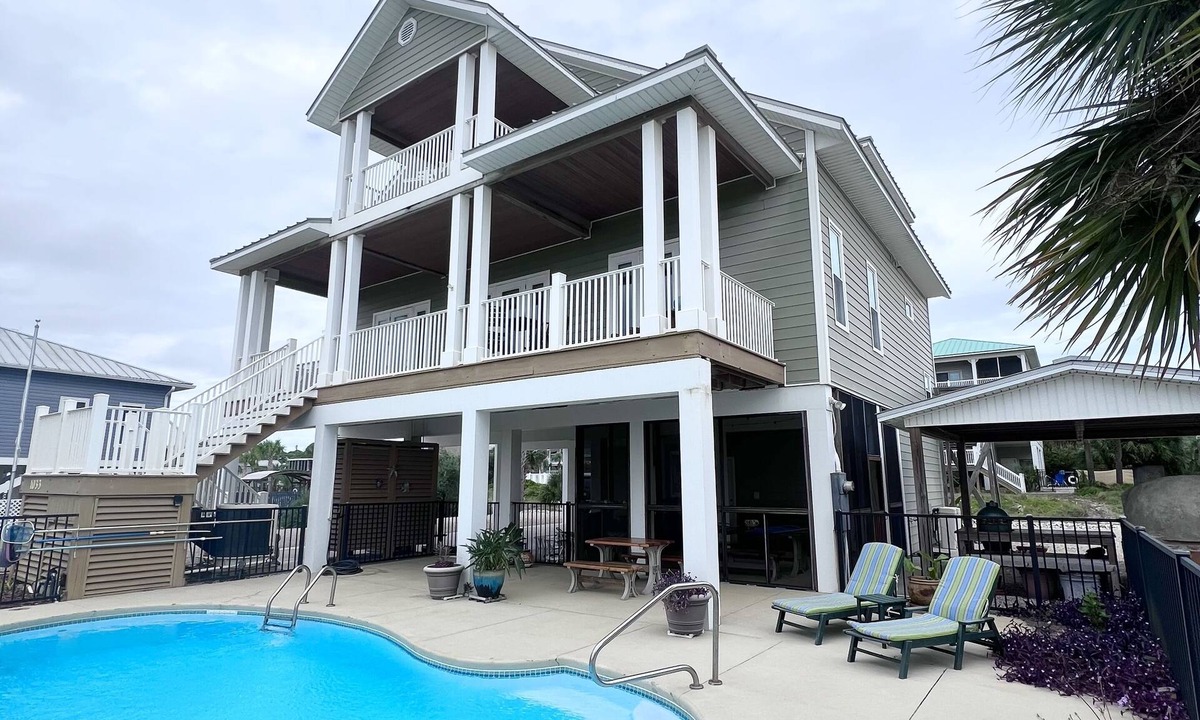 East End House | Beach front view. Golf Cart Friendly. Pool. Elevator.