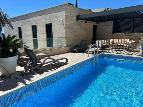 Selce Apartment | BEACH FRONT VILLA FRAN - DELUXE PENTHOUSE SUITE with private pool