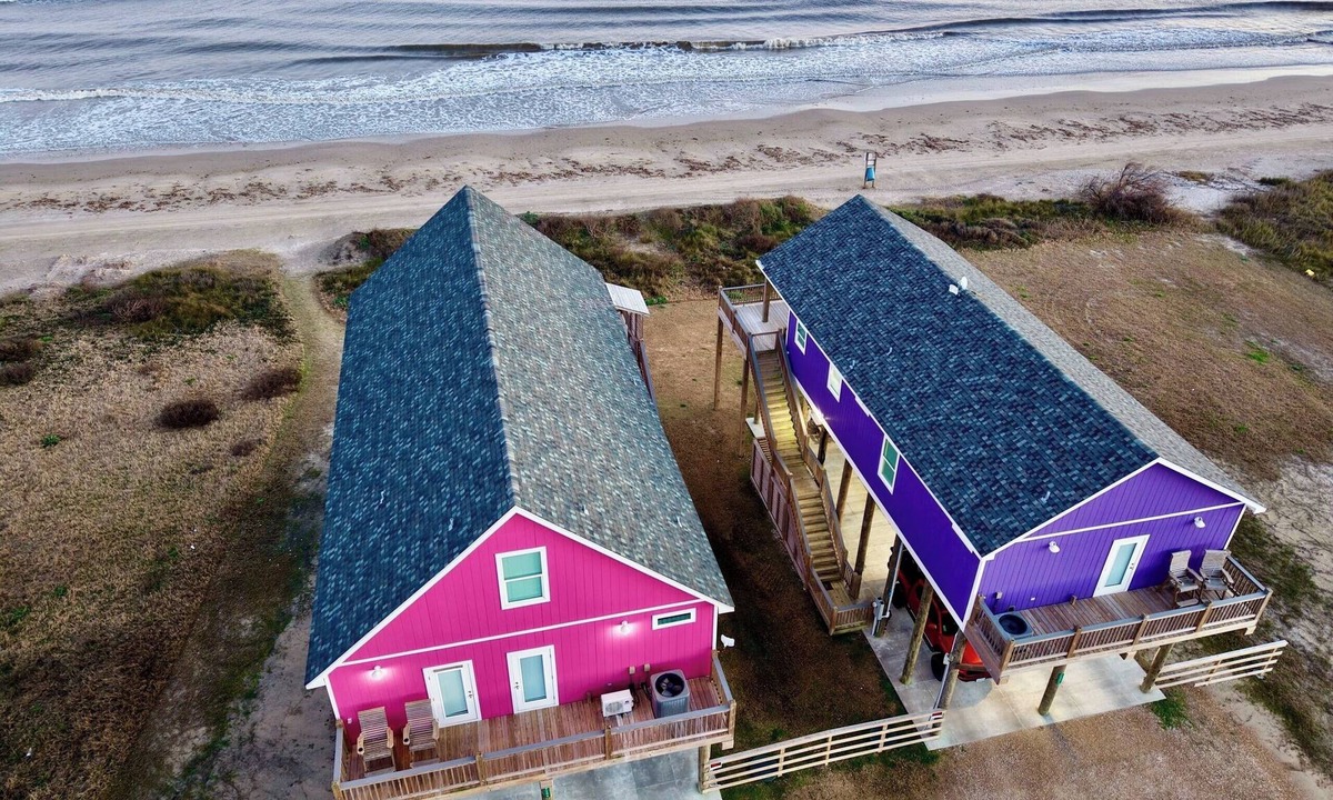 Gilchrist House | BEACH FRONT with amazing ocean views and great loft