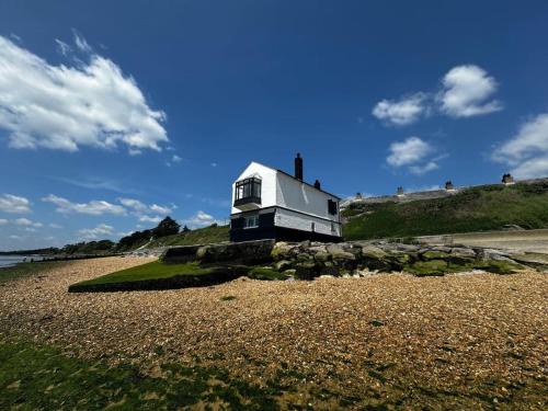 Netley House | Beach Front Watch House, Lepe