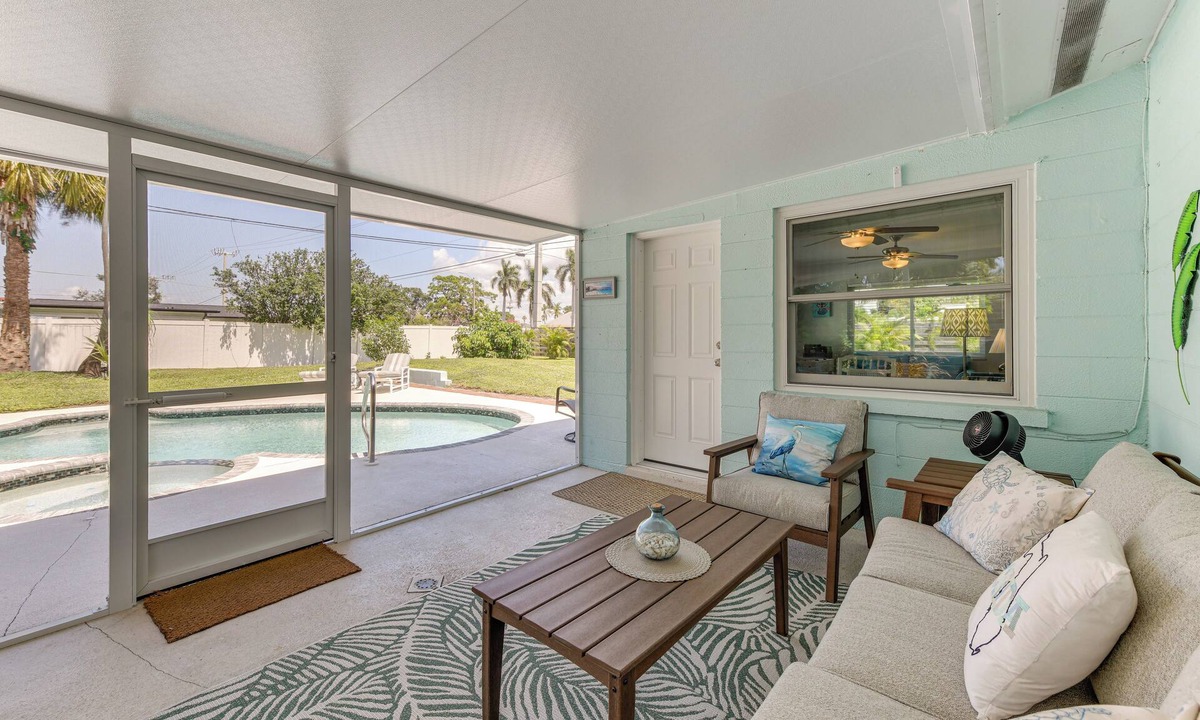Bradenton Cottage | Beach Gear Provided! Omas House in Bradenton!