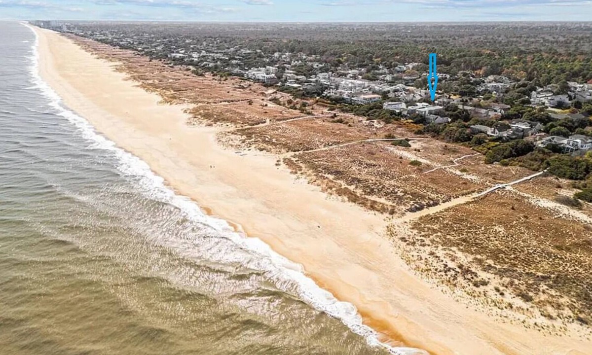 Northeast Virginia Beach House | Beach Happy 4bdrm/9guests vacation gem steps to beach