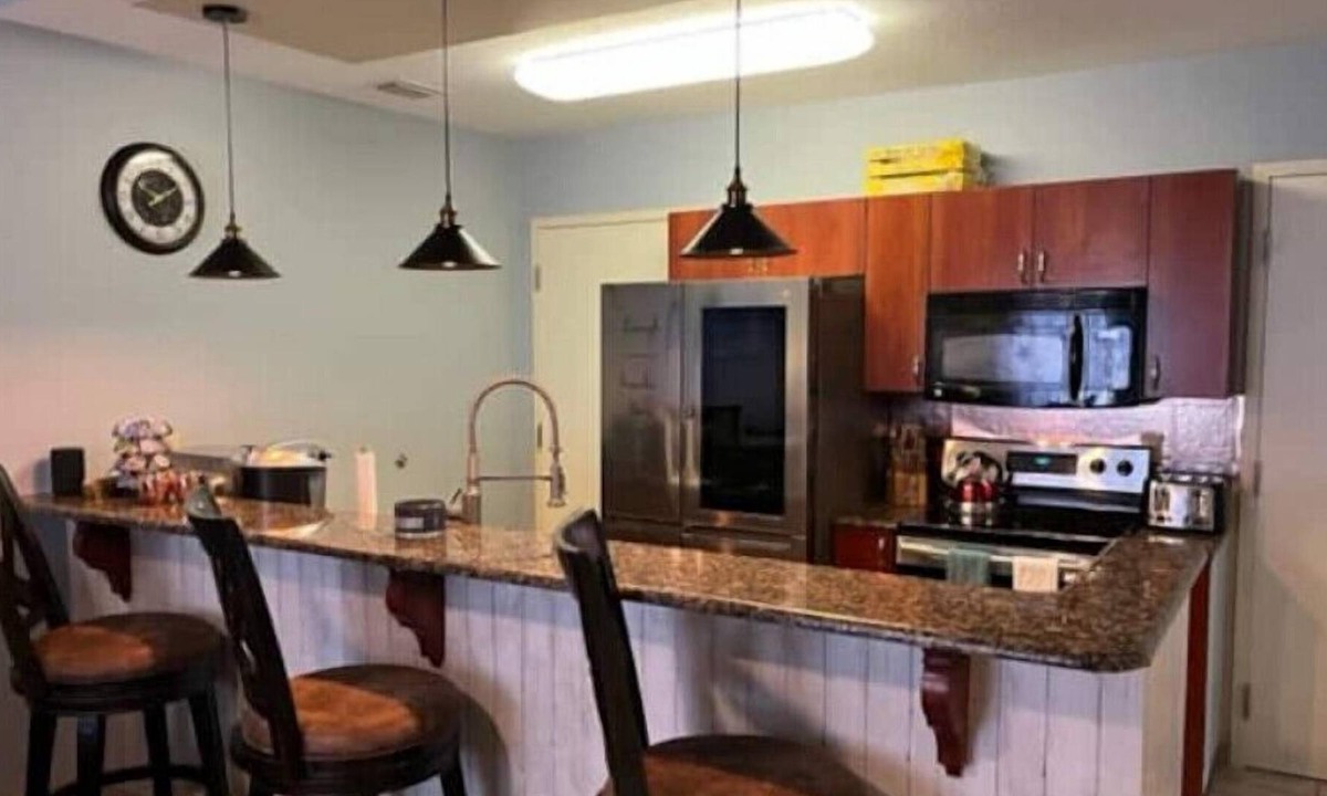 National Gardens Condo | Beach/Harley Davidson's King Bed & 75 inches