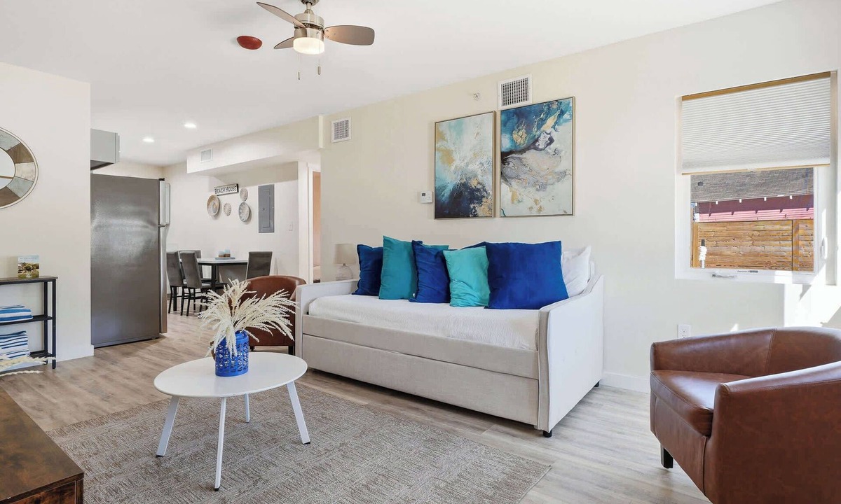 Del Mar Apartment | Beach Haven 3BR Group Stay | 2 Private Suites Near McGee Beach