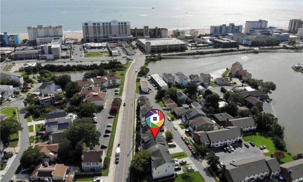 Northeast Virginia Beach House | Beach Home - 5 Minutes/2 Blocks Walk To Virginia Beach Oceanfront & Boardwalks.