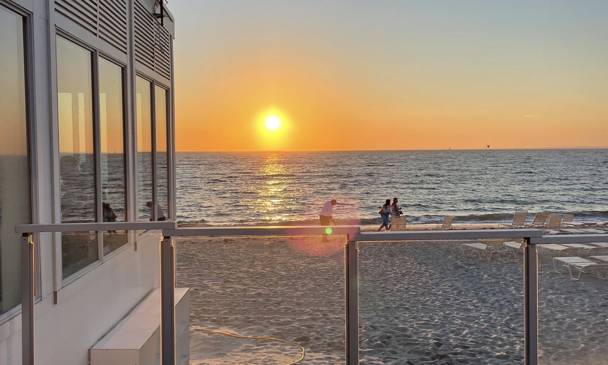 West Falmouth House | Beach House, 5 min Walk to Old Silver Beach!