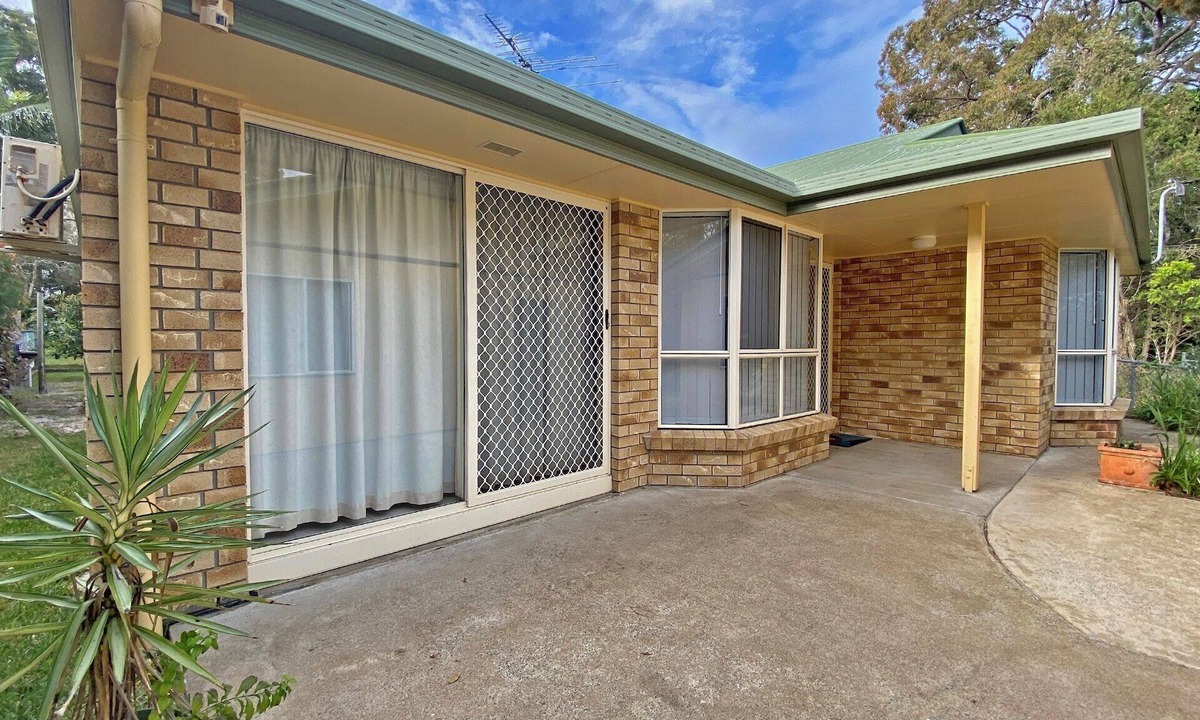 Amity Point House | Beach House Backing onto Bush