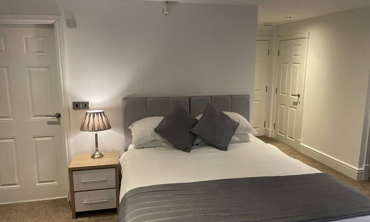 Birkdale Apartment | Beach House - Courtyard 1 Bed