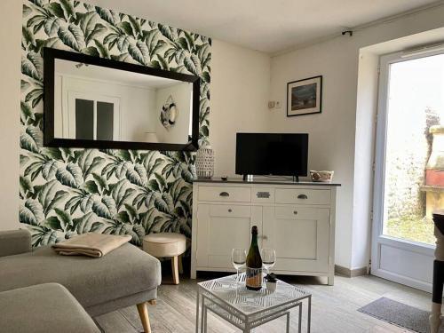 Arromanches-les-Bains Apartment | Beach House & Patio by Melrose