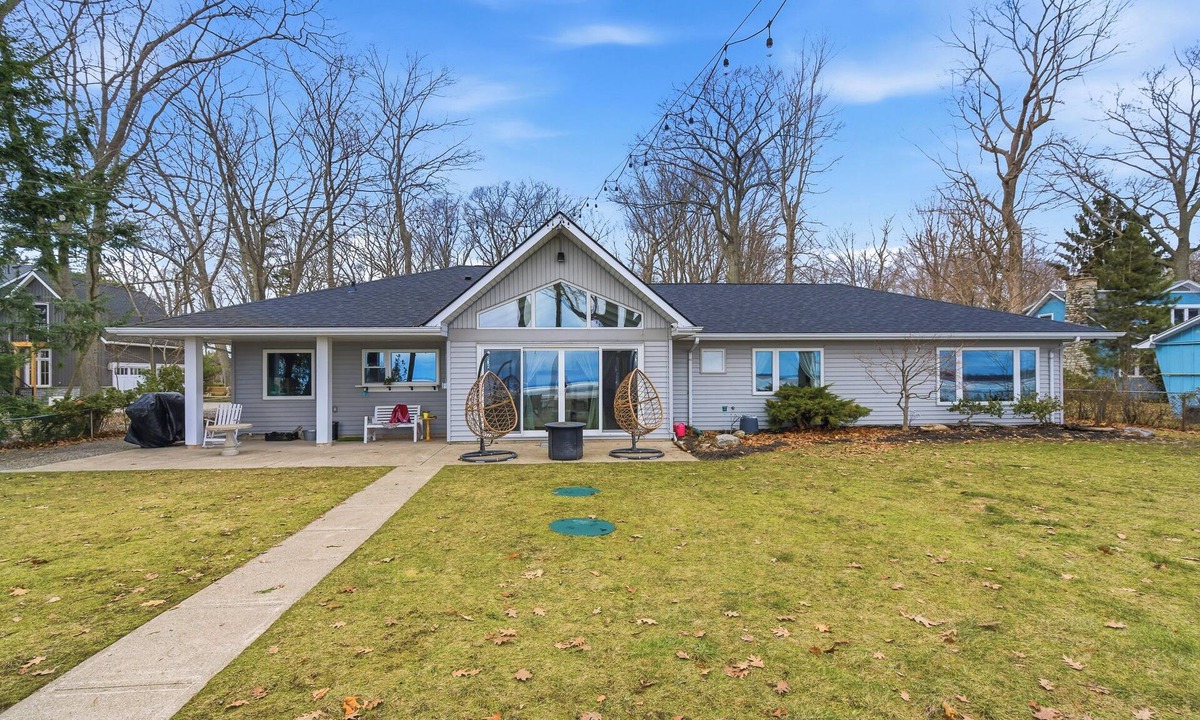 Port Colborne House | Beach House Getaway