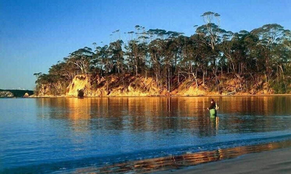 Batehaven House | Beach House Ocean Views in Batehaven