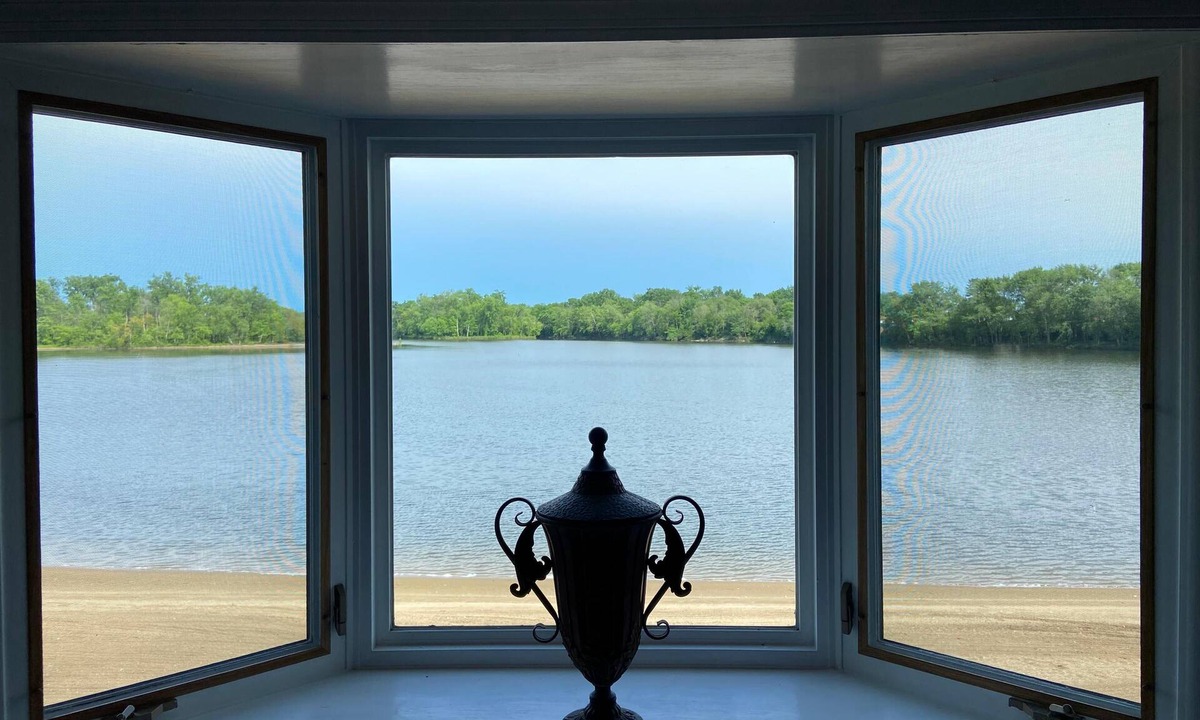 Saint Mary Of The Woods House | Beach House on Lake