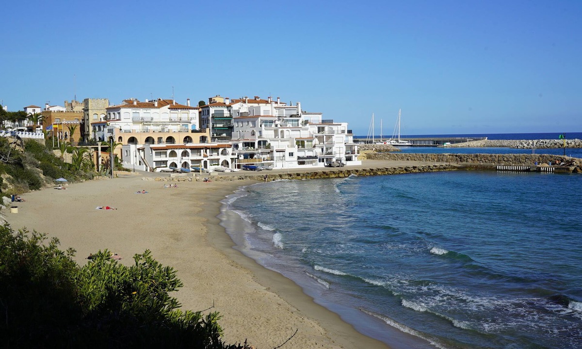 El Roc de Sant Gaieta Ski Chalet | Beach House Private Garden near Barcelona