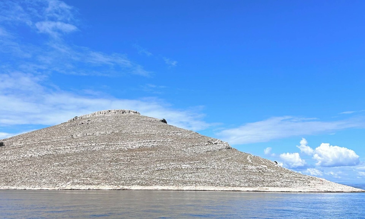Kornati Apartment | Beach House Sofia - Resort & Tavern Bain, Free Transport, Pool, Island of Žut