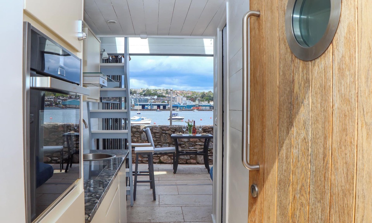 Shaldon Cottage | Beach Hut 5